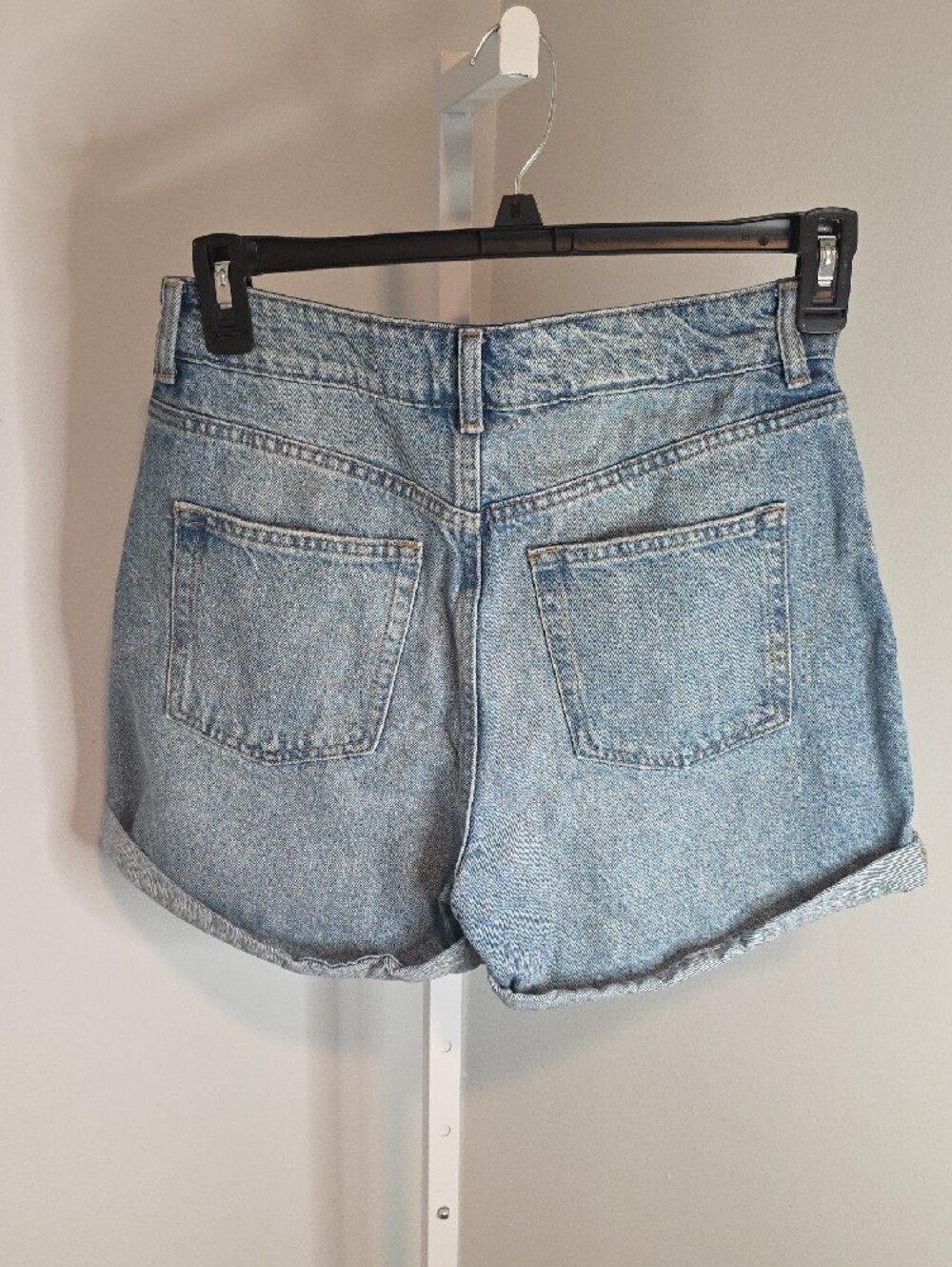H&M Light Blue High-Waisted Cotton Rolled Hem Denim Shorts / Size 8 - Picture 4 of 6